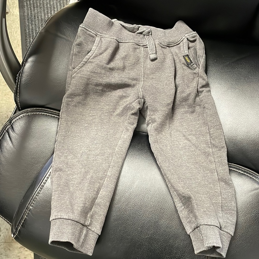 Levi Joggers